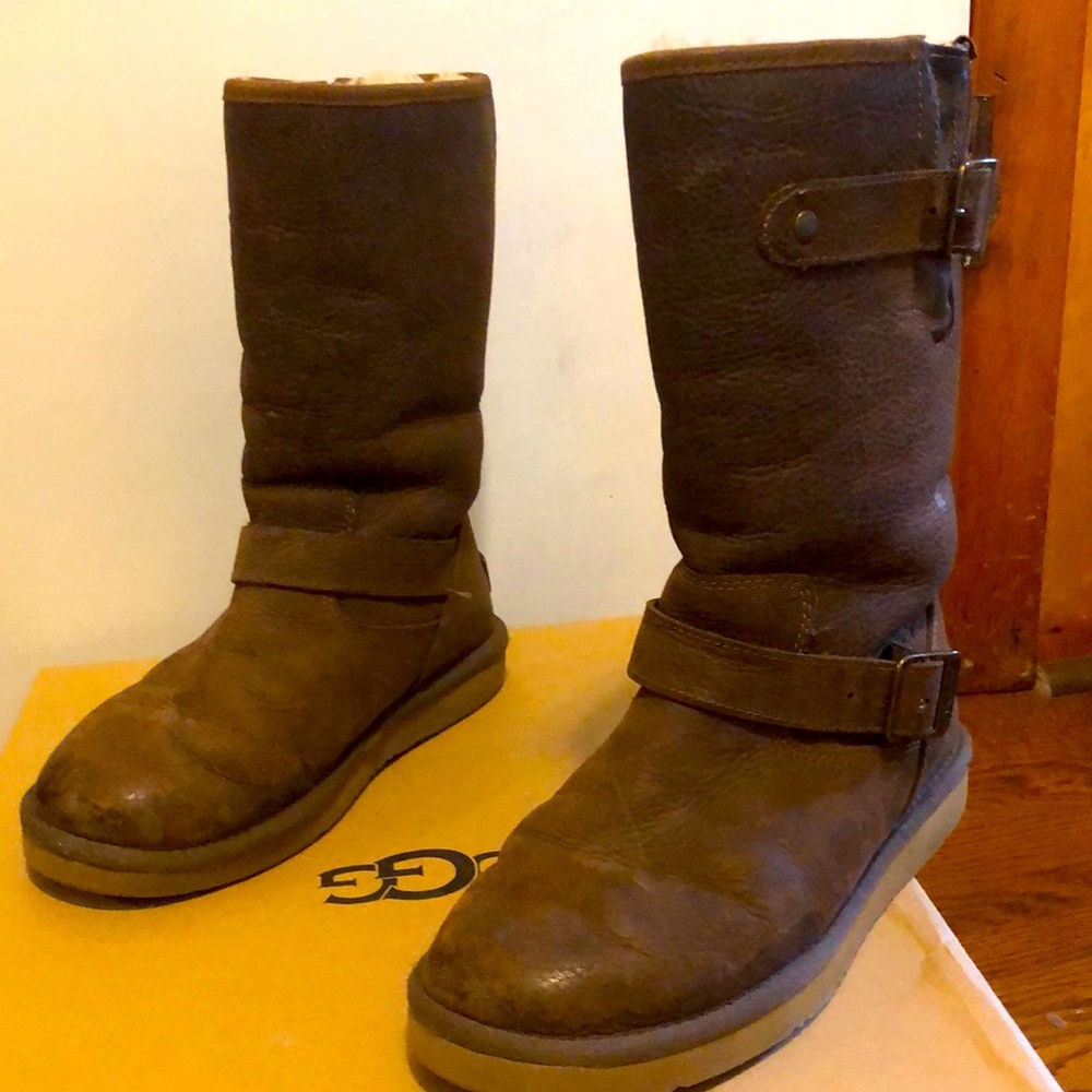 Dark brown Ugg boots in decent condition